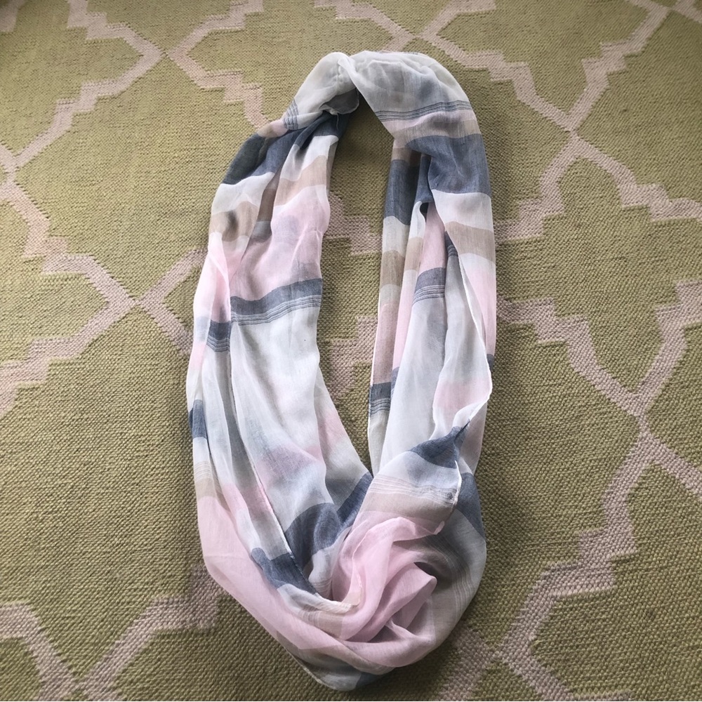 Lightweight infinity scarf